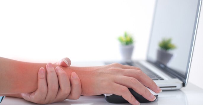 Carpal Tunnel Syndrome, What are the Signs and Symptoms of Carpal Tunnel Syndrome?